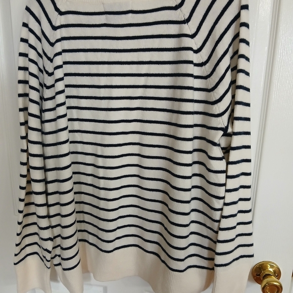 Old Navy Cream And Black Striped V Neck Sweater NWT Size XL Academia Casual - Picture 7 of 7